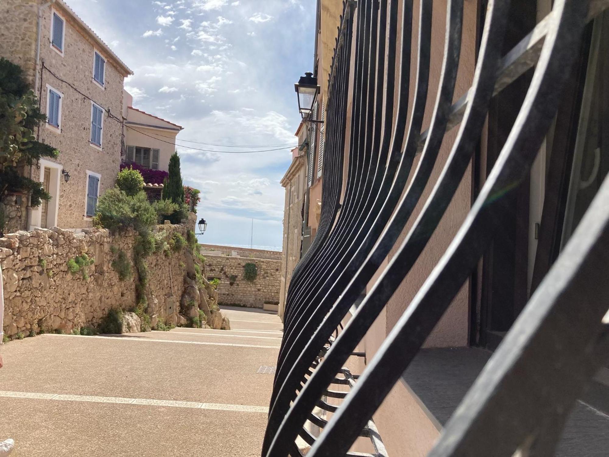 Appartement Picasso Walk Cosy Charm In Heart Of Old Town Ac And Wifi